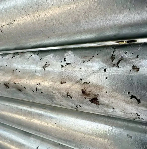 Trầy xước và bong tróc lớp mạ kẽm