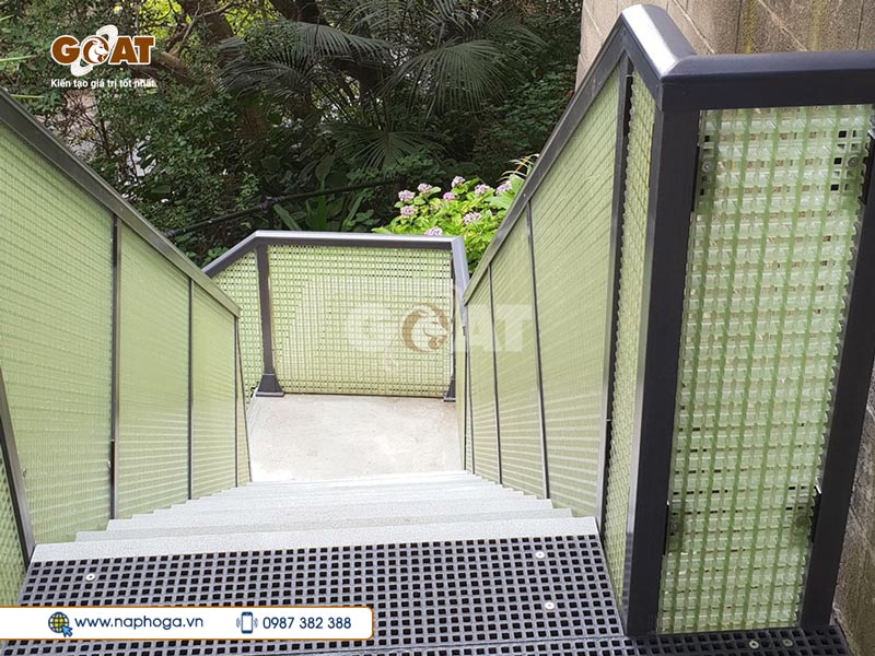 Không gian thoáng và sáng tạo với lưới nhựa FRP làm lan can